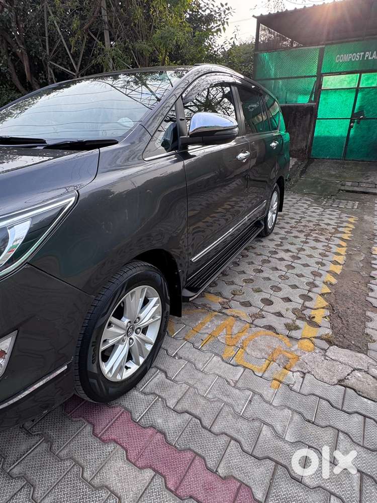 •	Toyota Crysta Gx 8-seater – Immaculate Condition  Single Owner