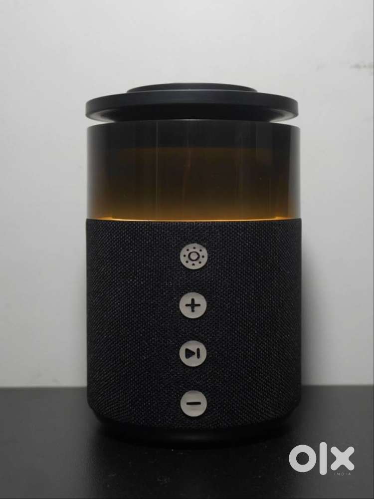 Vaku Laxos 5-in-1 Magnetic Charger