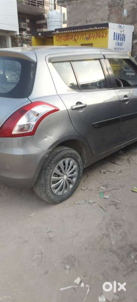 Maruti Suzuki Swift Vxi + Manual, 2012, Cng & Hybrids