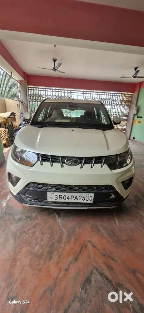Mahindra Kuv 100
