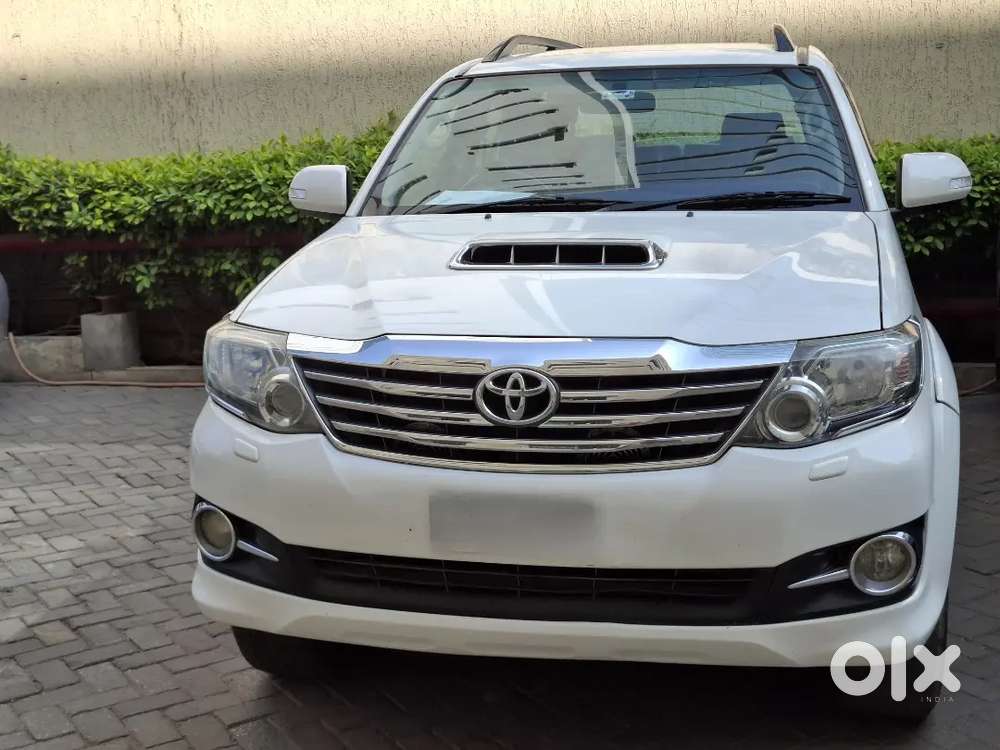Toyota Fortuner 2015 Diesel 121560 Km Driven, Complete Showroom Track