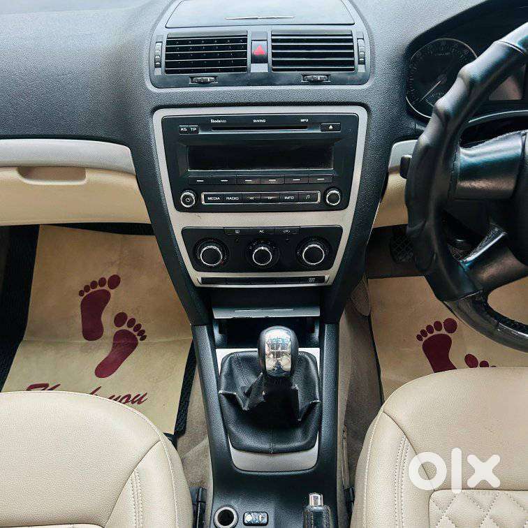 Skoda Laura Ambiente 2.0 Tdi Cr Manual, 2011, Diesel