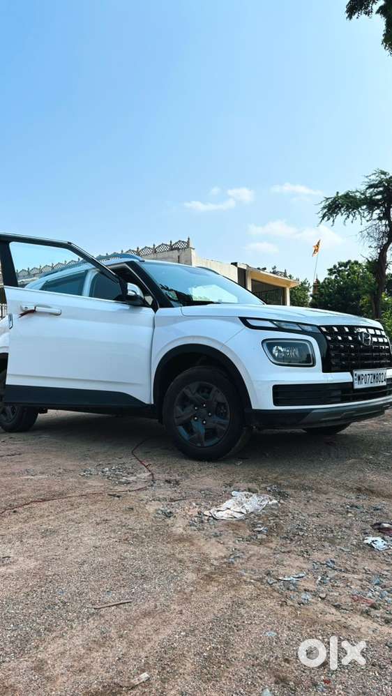 Hyundai Venue Petrol Manual 2024