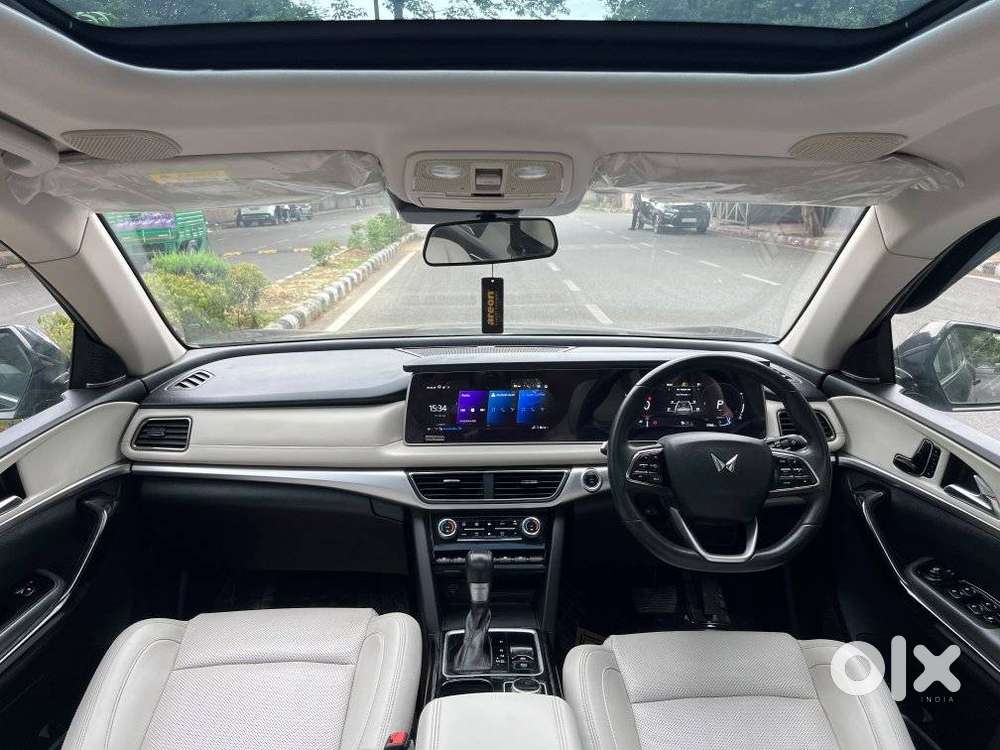 Mahindra Xuv700 2.0 Ax 7 Petrol At Luxury Pack Str, 2024, Petrol