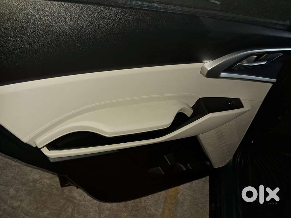 Kia Carens G 1.5 6mt Premium (o) 7-seater, 2024, Petrol