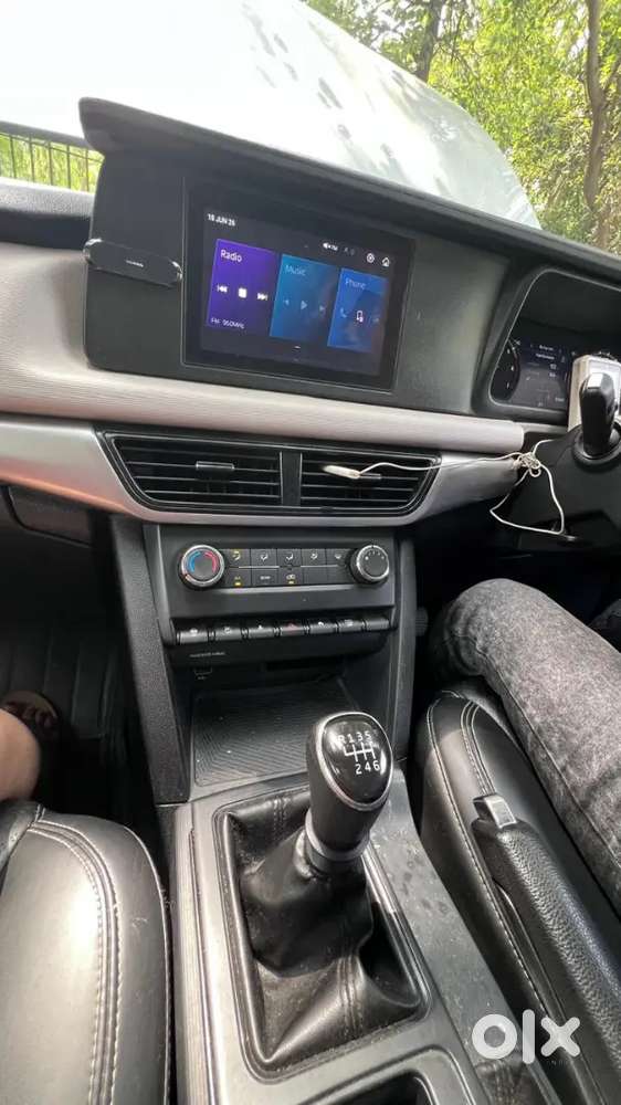 Mahindra Xuv700 Mx5 Petrol Mt 2022   Showroom Condition Full Insured
