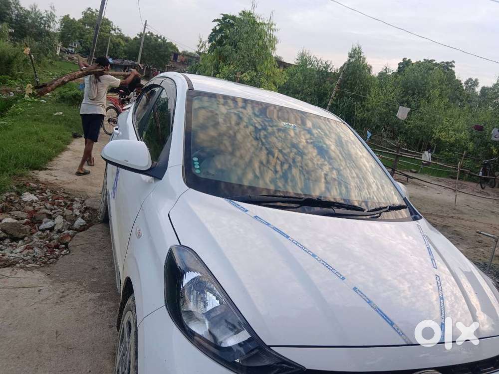 Hyundai Aura 2025 Cng