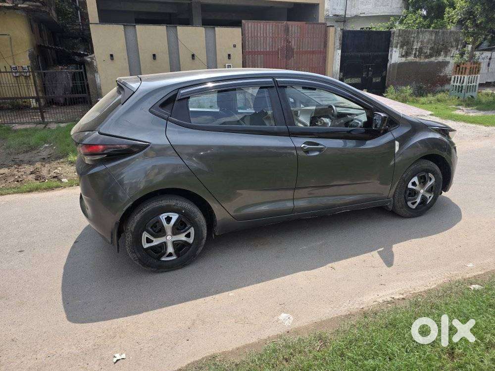 Tata Altroz 1.2 Xe, 2022, Petrol