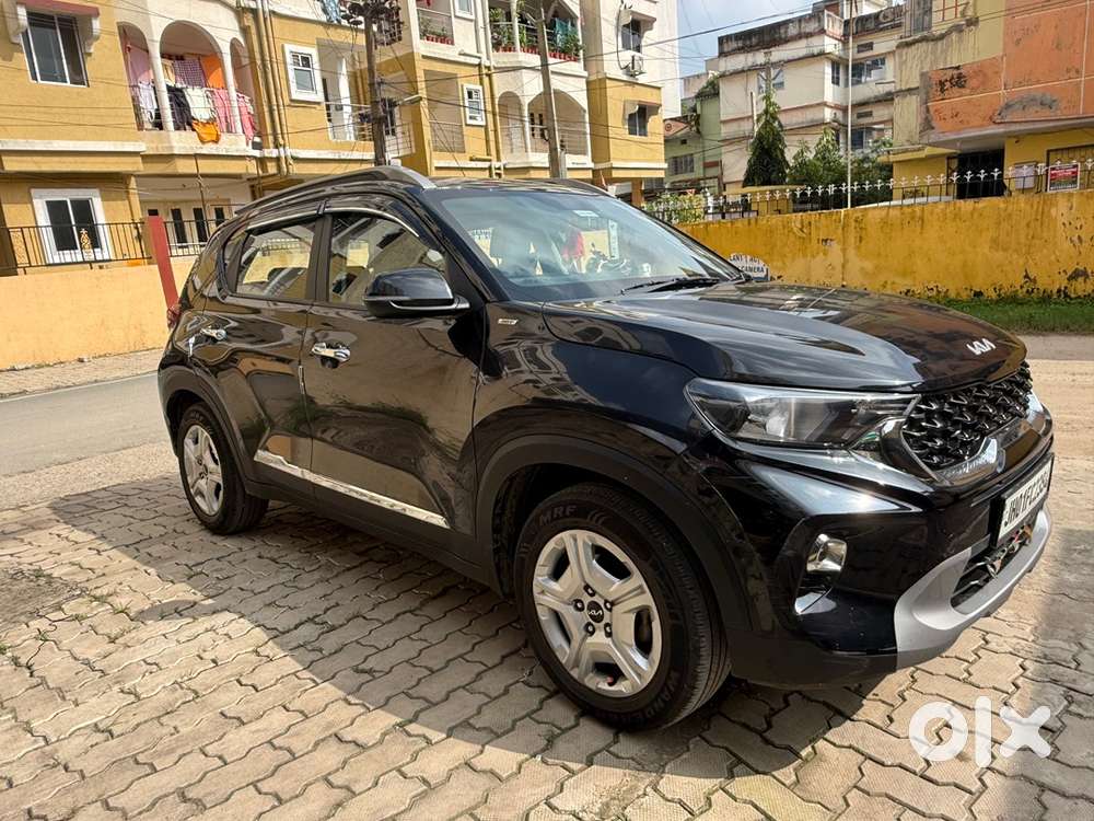 Kia Sonet 2023 Petrol Semi Automatic -black Color With Sunroof