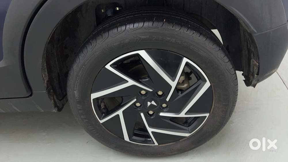 Mahindra Xuv 3xo Ax7l 1.2 Petrol At (pg), 2024, Petrol