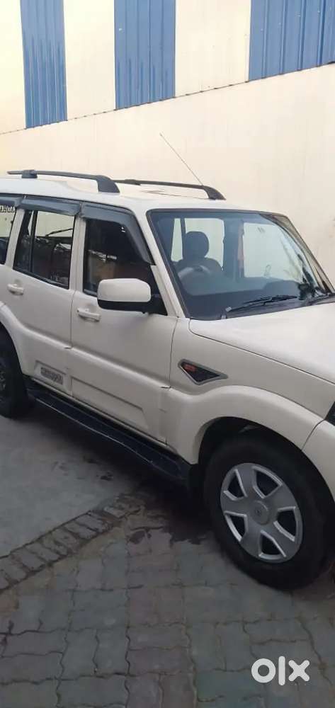 Mahindra Scorpio S6 Plus 2015