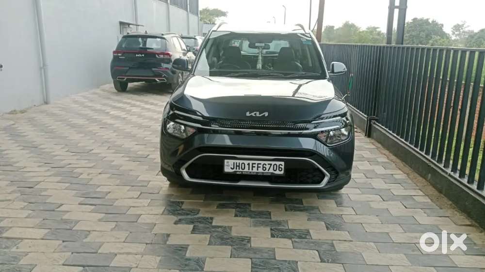 Kia Carens 2023 Petrol Well Maintained New Condition