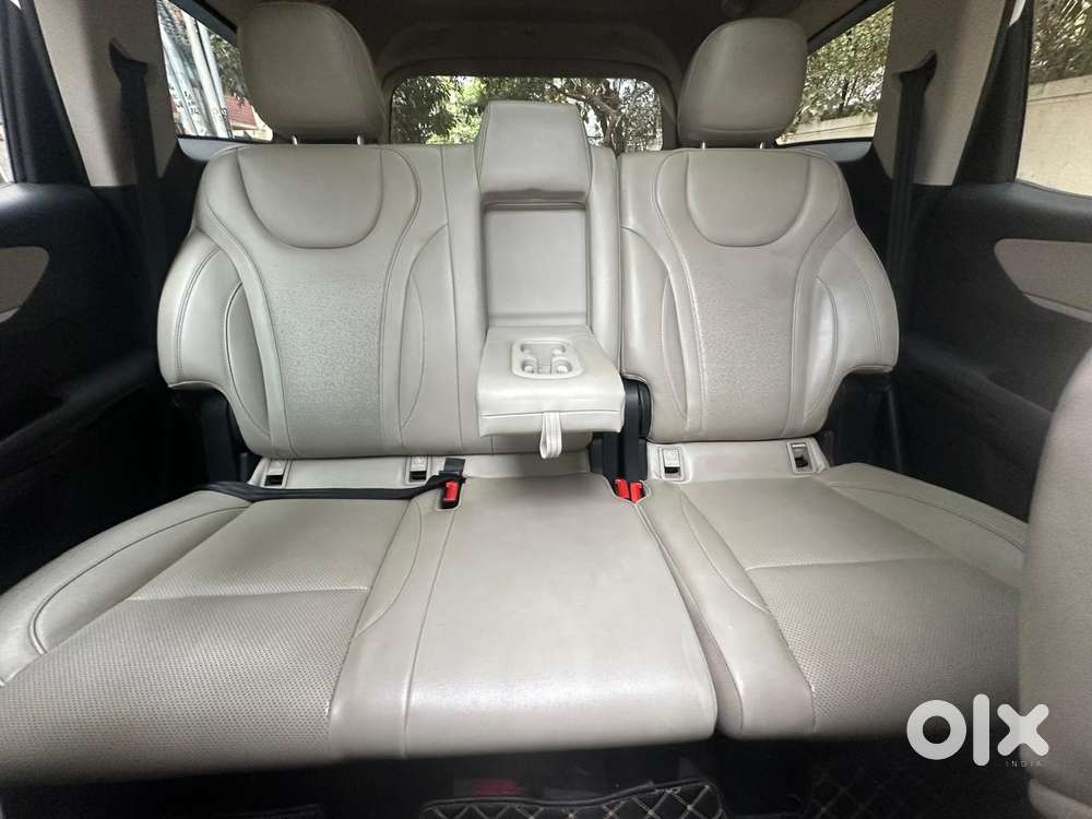 Mahindra Xuv700 2.0 Ax 7 Petrol Mt Str, 2022, Petrol