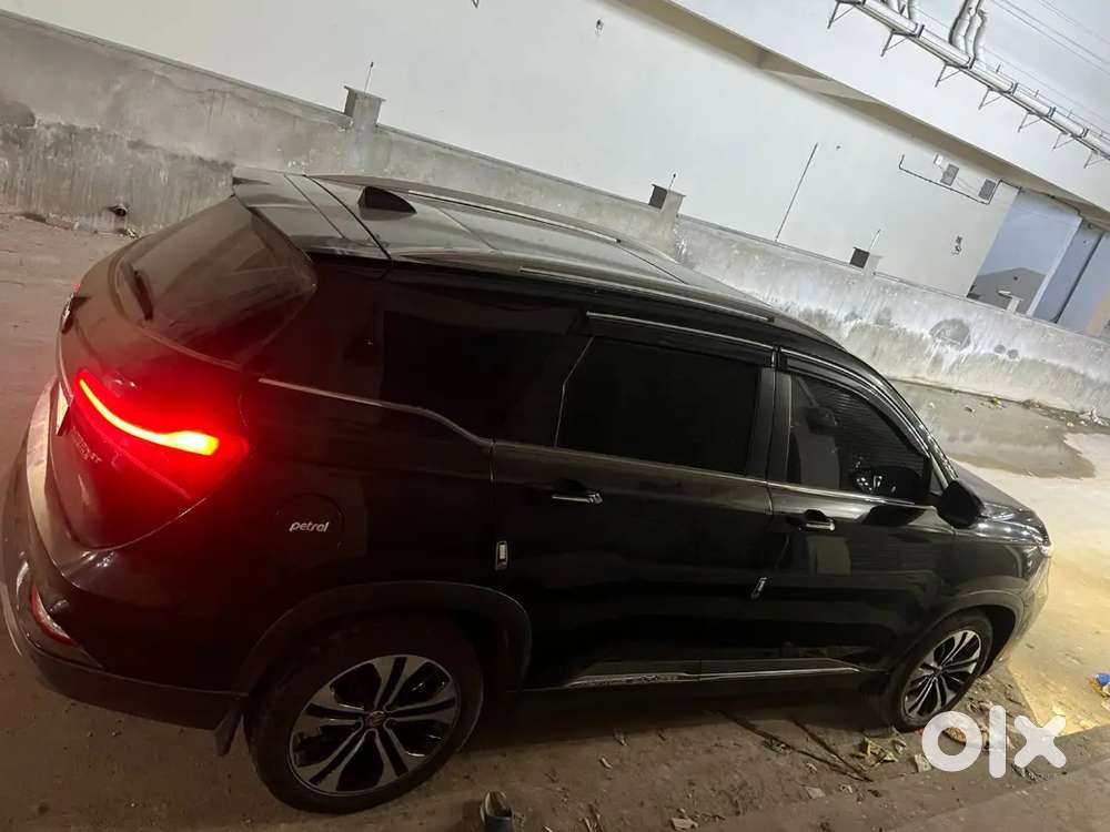 Mg Hector Plus Top End