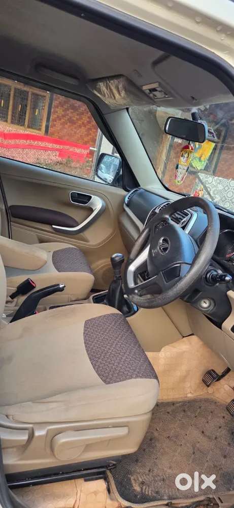 Mahindra Tuv 300 1.5 T8 2017