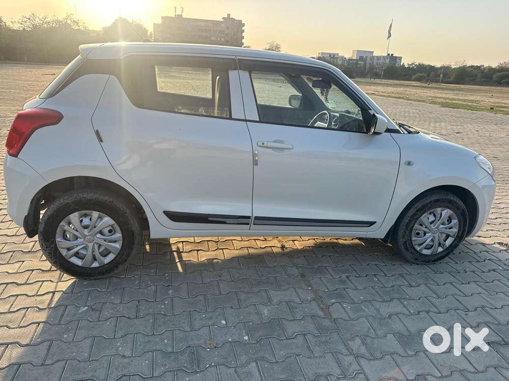 Maruti Suzuki Swift 1.2 Lxi (o), 2023, Petrol