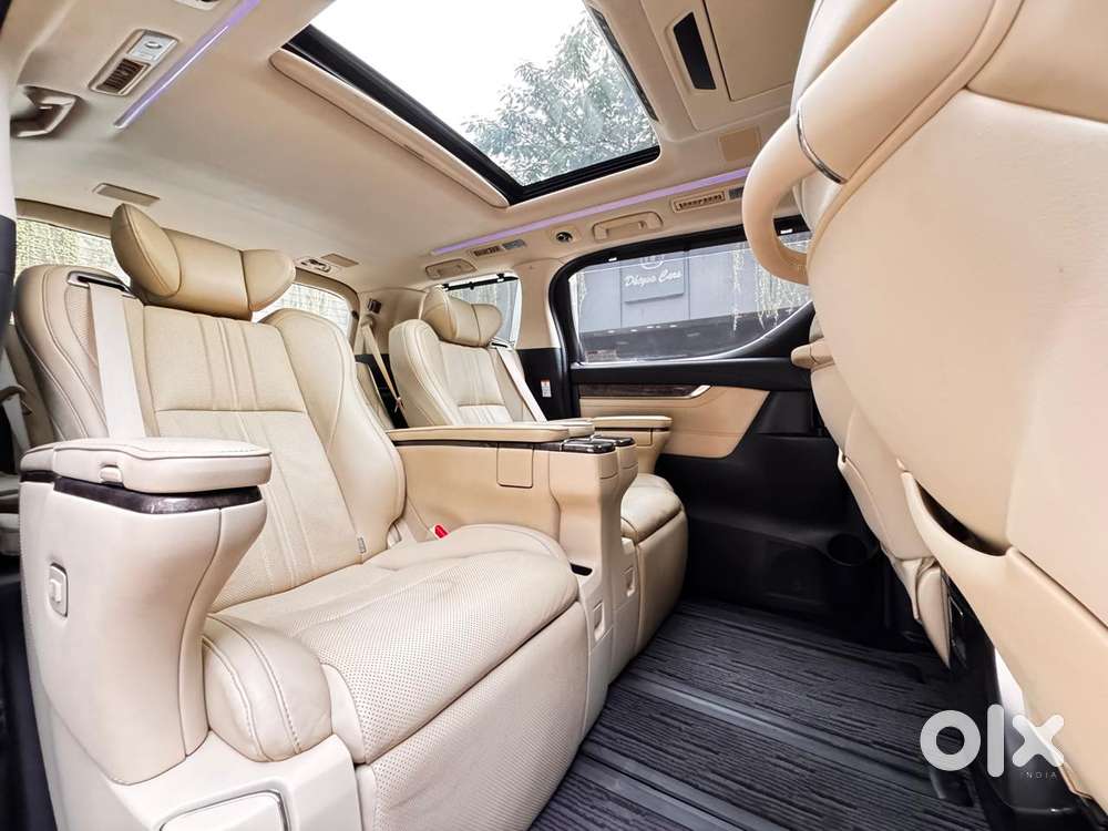 Toyota Vellfire 2.5 Executive Lounge, 2021, Petrol