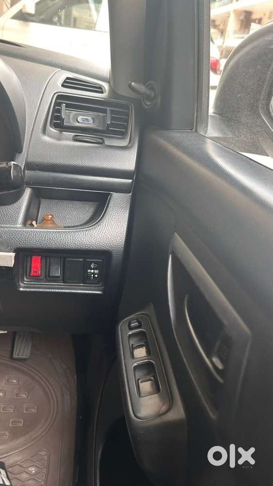 Maruti Suzuki Swift 2012 Lxi Petrol 104330 Km Driven