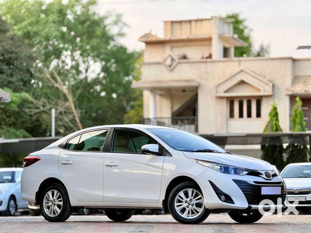 Toyota Yaris V Cvt, 2019, Petrol