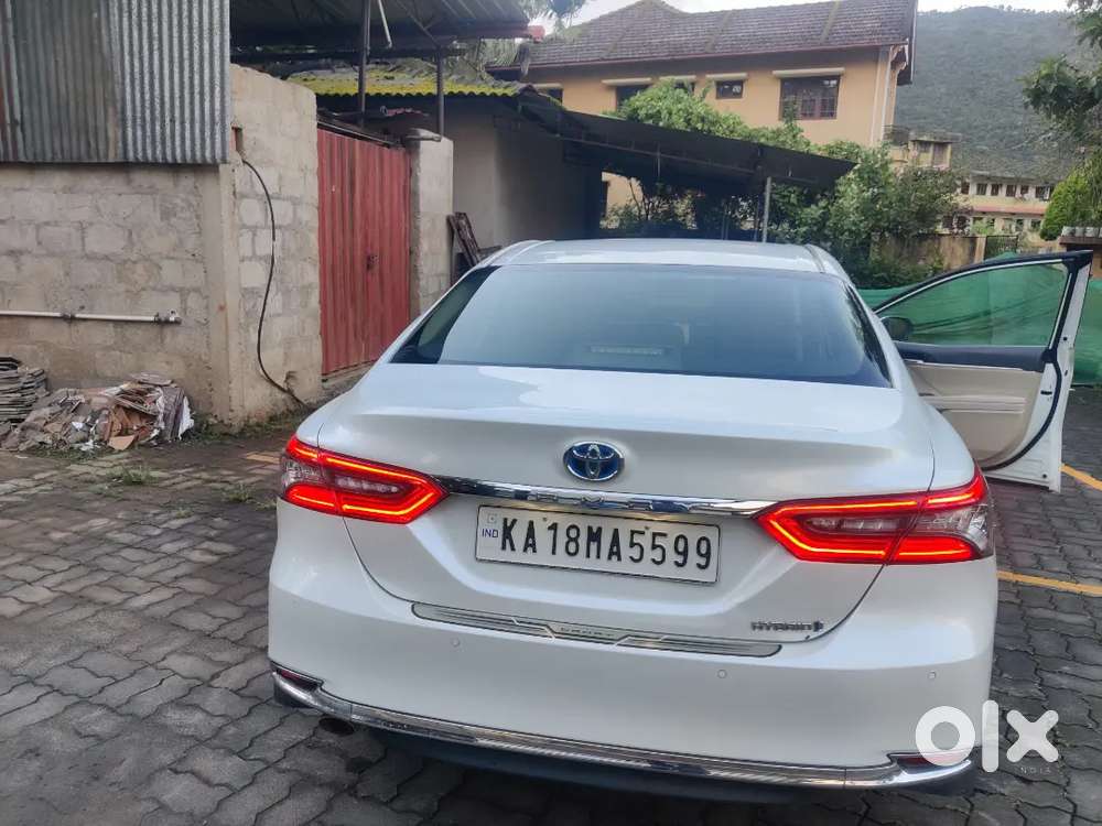 Toyota Camry Hybrid 2022