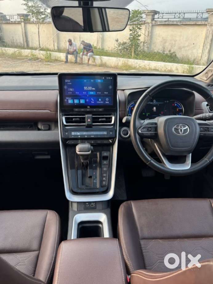 Toyota Innova Hycross 2.0 Zx Hybrid 7 Str, 2023, Petrol