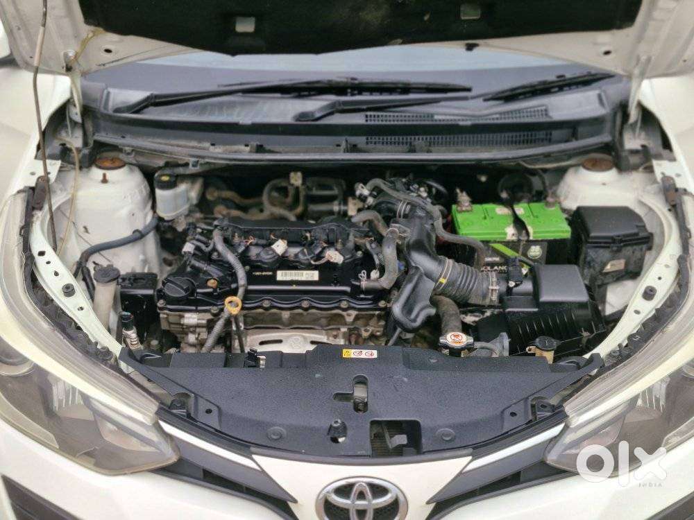 Toyota Yaris V Cvt, 2018, Petrol