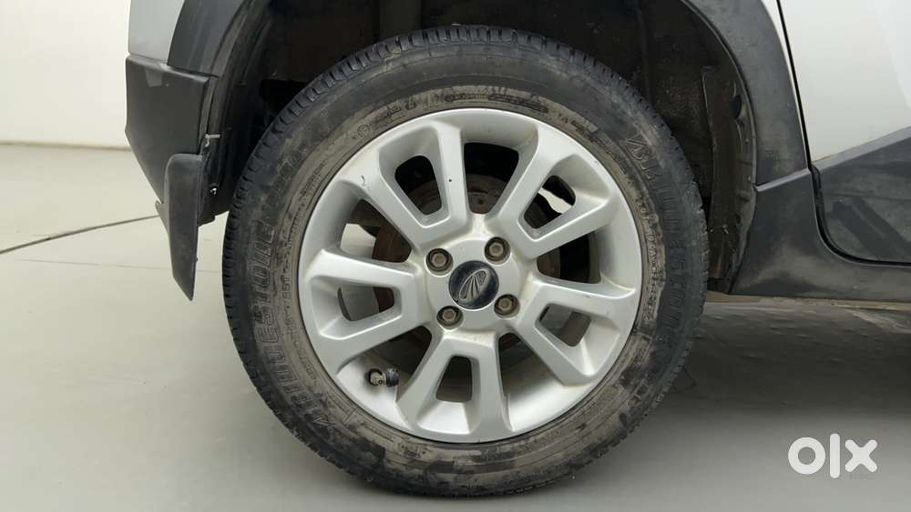 Mahindra Kuv 100 Mfalcon G80 K8 Dual Tone, 2017, Petrol