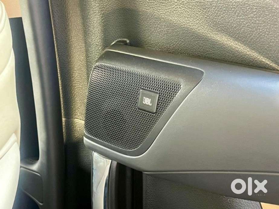 Toyota Vellfire 2.5 Executive Lounge, 2022, Petrol