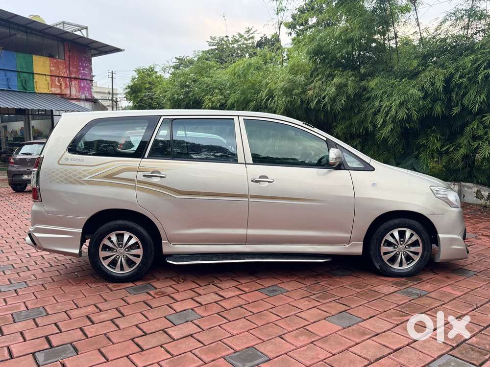 Toyota Innova 2.5 Z Diesel 7 Seater Bs Iv, 2015, Electric