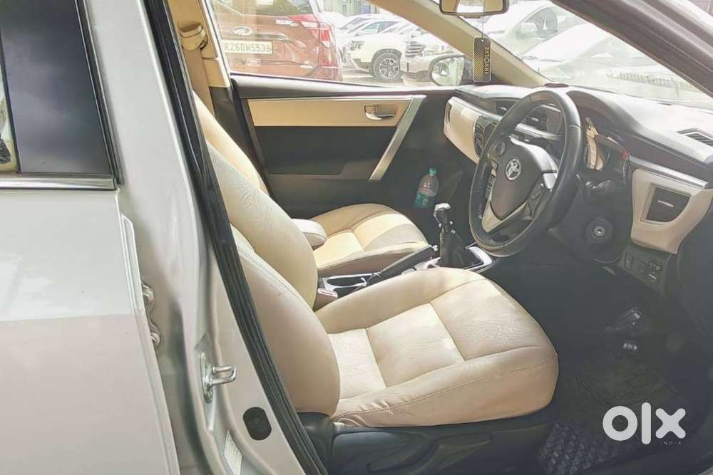 Toyota Corolla Altis Petrol Le, 2015, Petrol