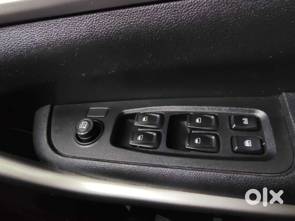 Mahindra Xuv700 2.2 Ax 3 Diesel At 5 Str, 2022, Diesel