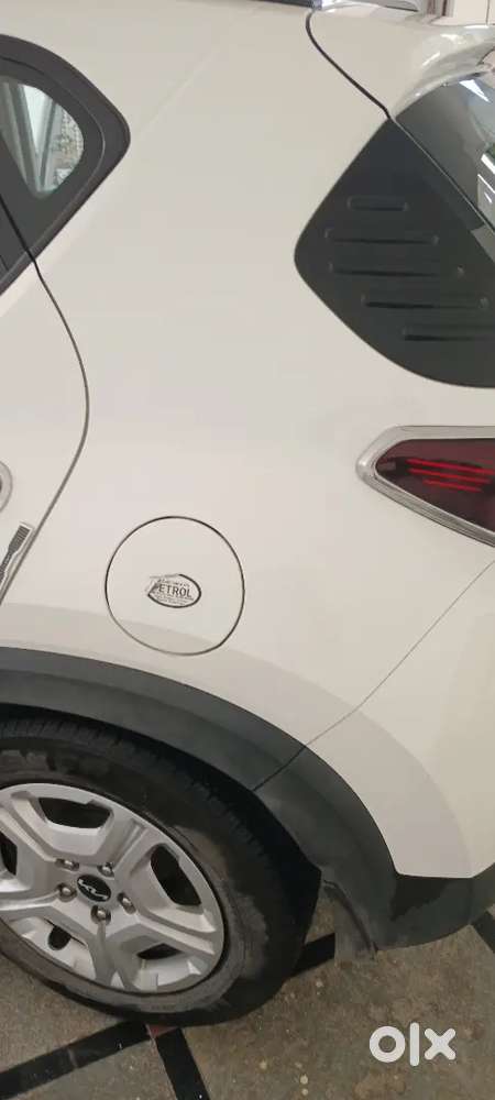 Kia Sonet 2021 Petrol 30000km Driven