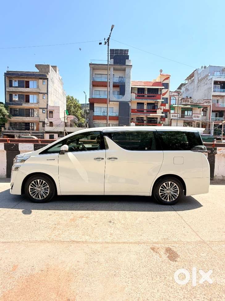 Toyota Vellfire Vip – Executive Lounge, 2022, Petrol