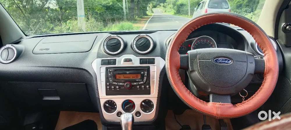 Ford Figo Titanium 2010 Year