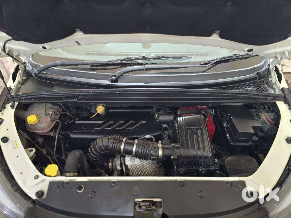Mahindra Marazzo M6, 2019, Diesel