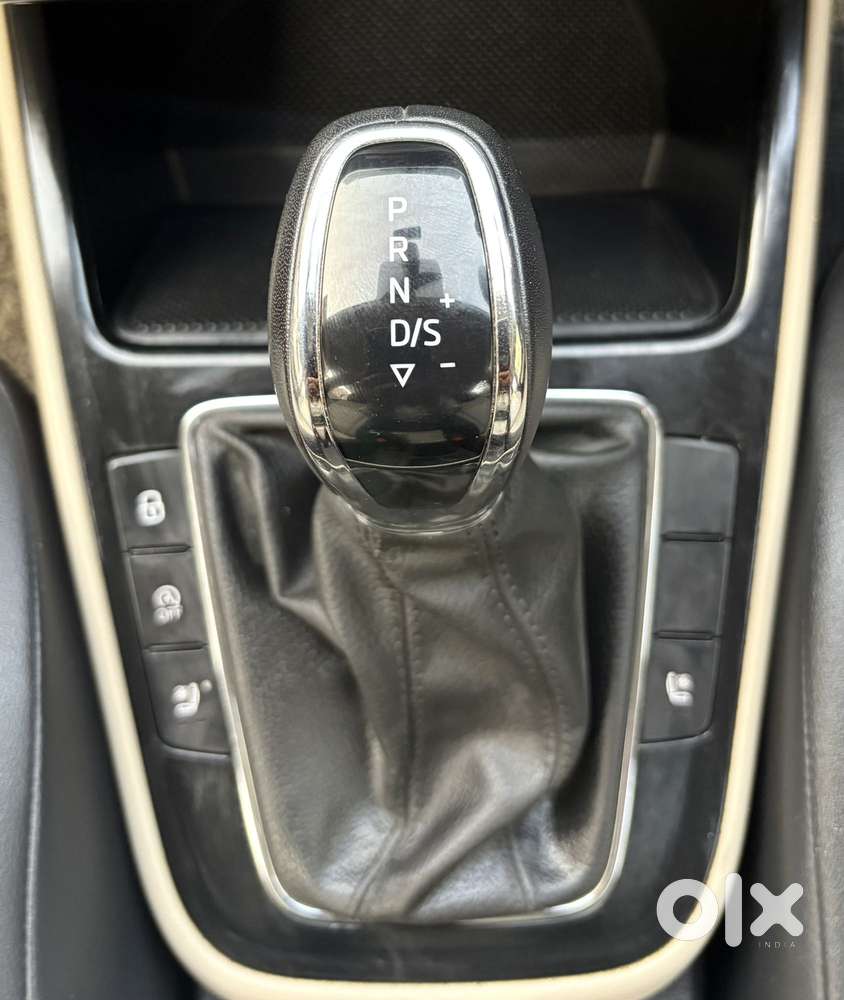 Skoda Slavia Style 1.0l Tsi At, 2022, Petrol