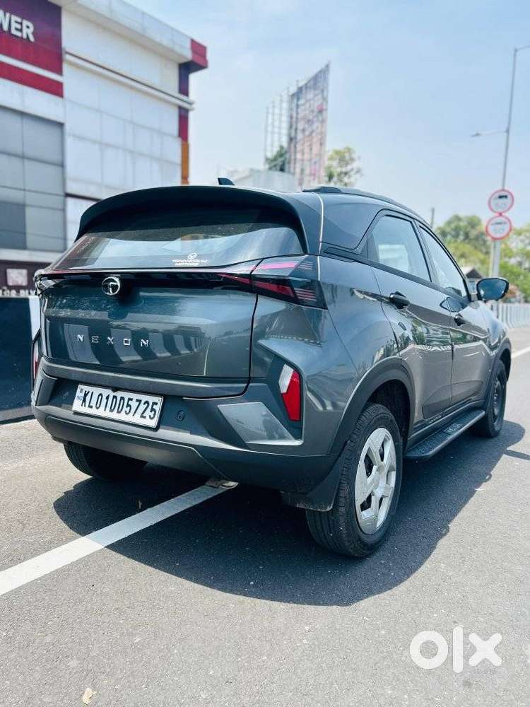 Tata Nexon Pure (s) 1.2 Petrol 6amt, 2024, Petrol