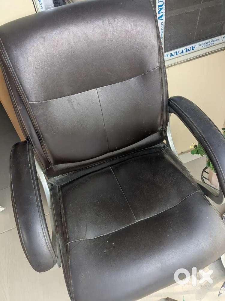 Comfortable Leatherette Executive / Office Visitor Chair