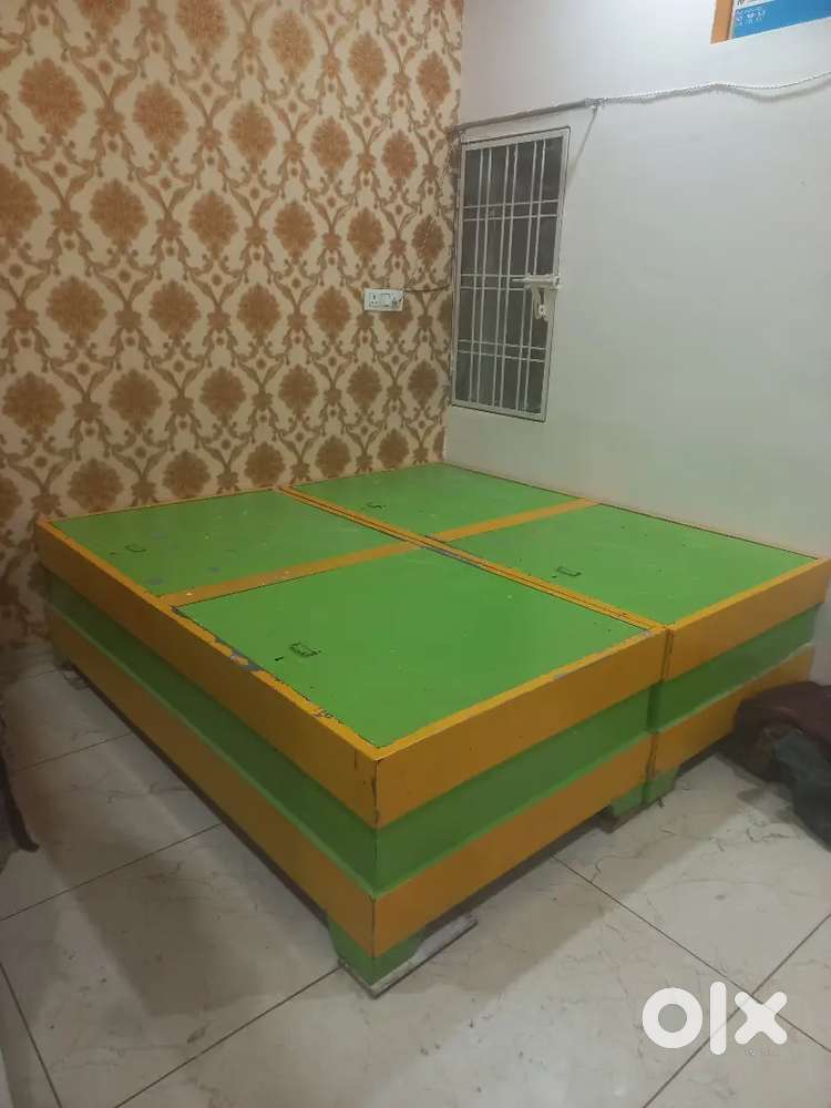 Iron double bed for sell king size in good condition for sell