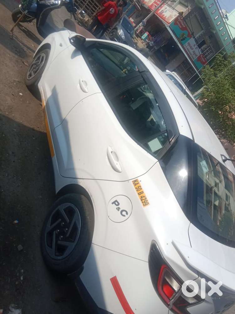Hyundai Aura Sx (o) Crdi Manual, 2023, Cng & Hybrids