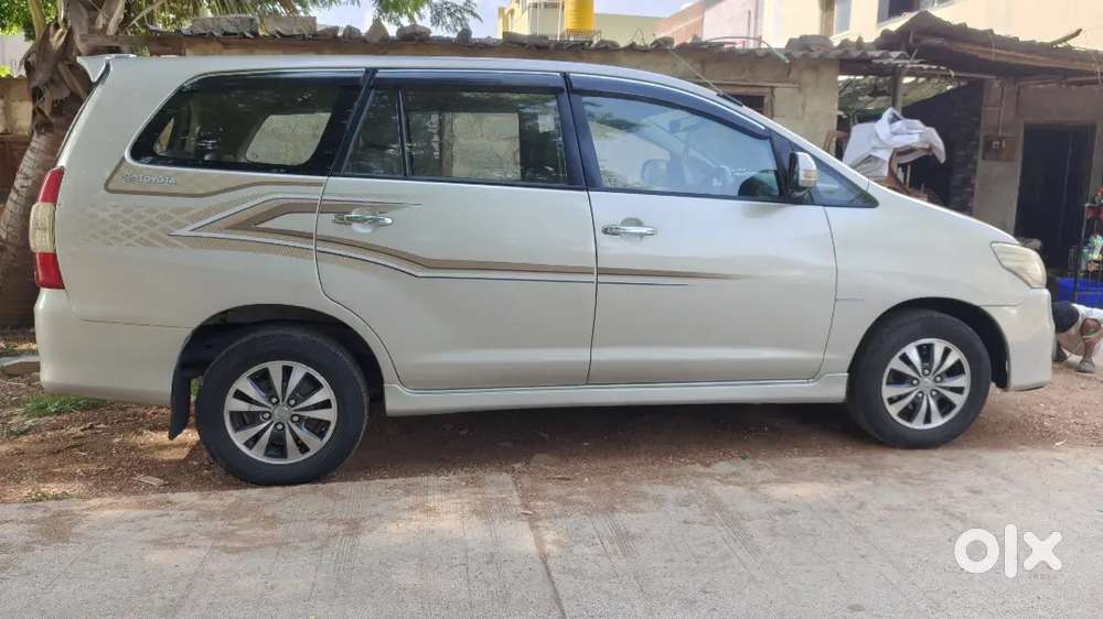 Toyota Innova 2015