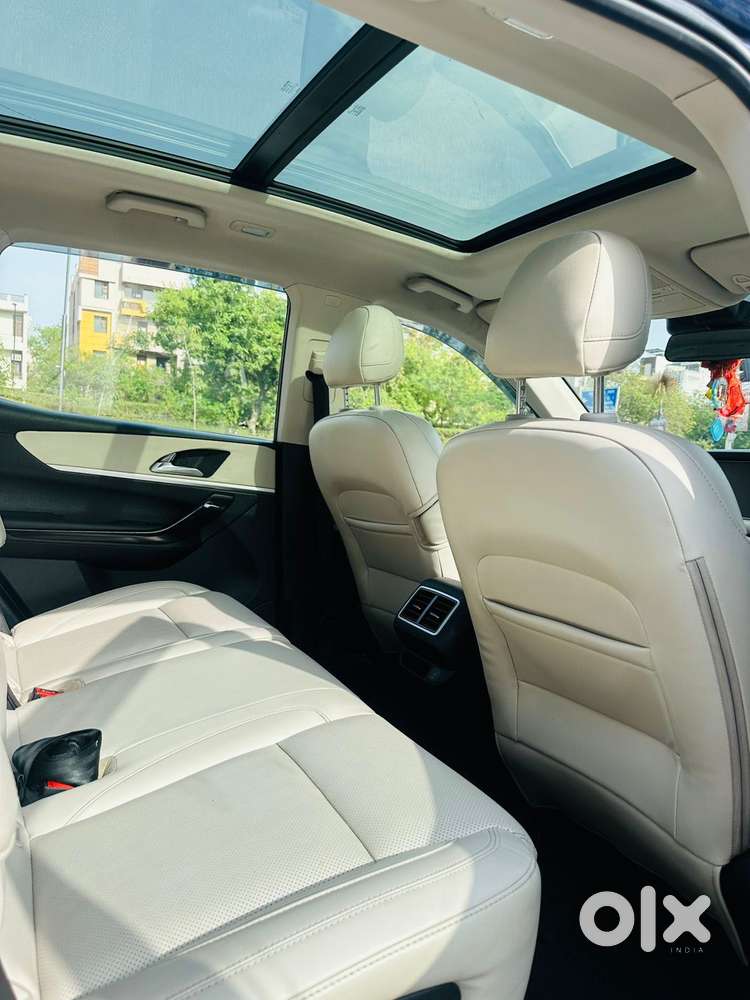 Mahindra Xuv700 2.0 Ax 7 Petrol At Str, 2022, Petrol