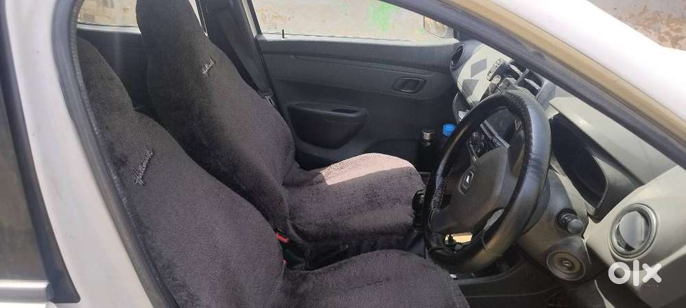 Kwid Top Model With Airbeg 1000 Cc Bass Tube Camera Cng Zero Dept Ins.
