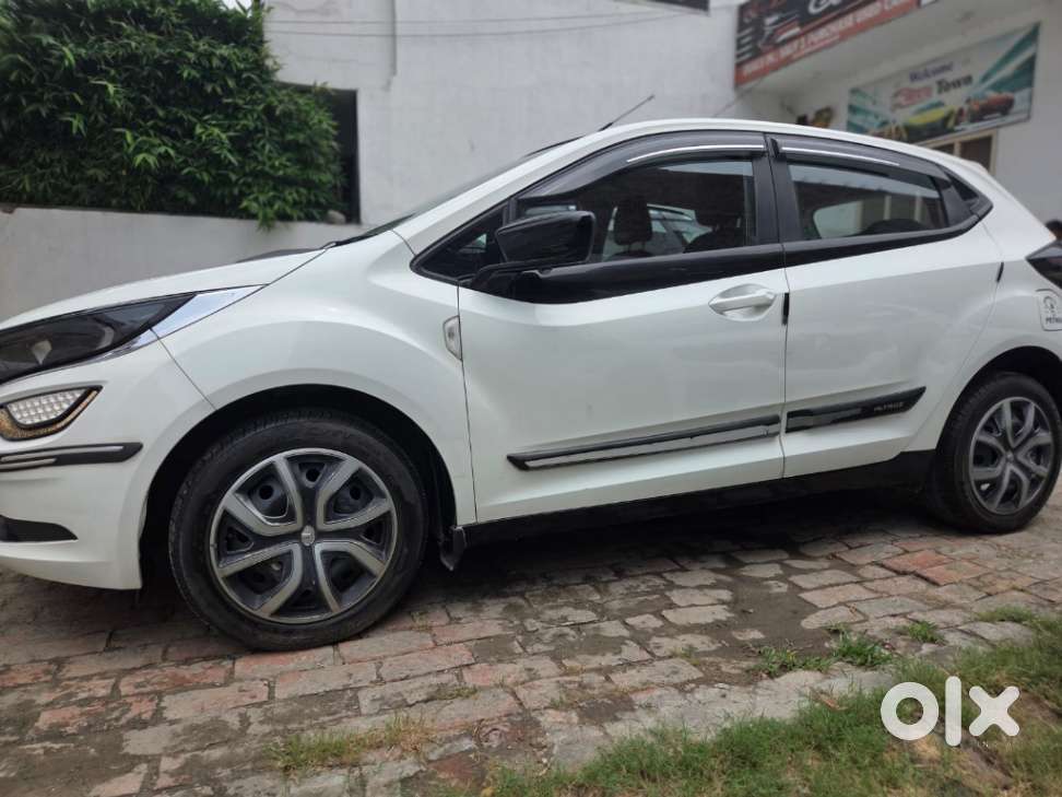 Tata Altroz 1.2 Xm Plus, 2022, Petrol