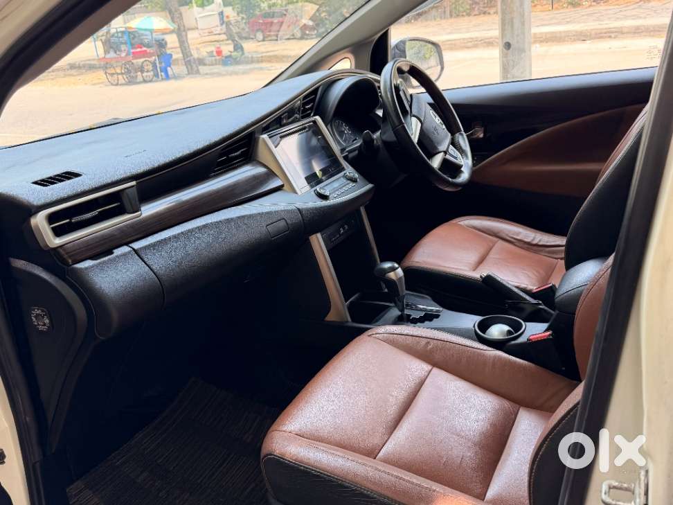 Toyota Innova Crysta 2.8 Z, 2016