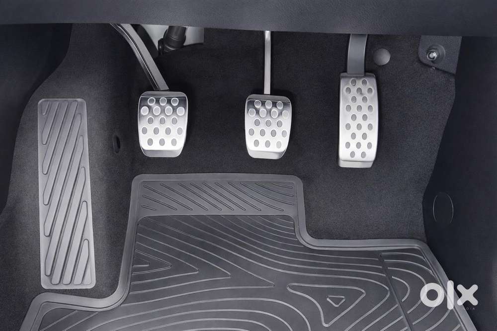 Mahindra Xuv700 2.0 Ax 5 Petrol Mt 7 Str, 2022, Petrol