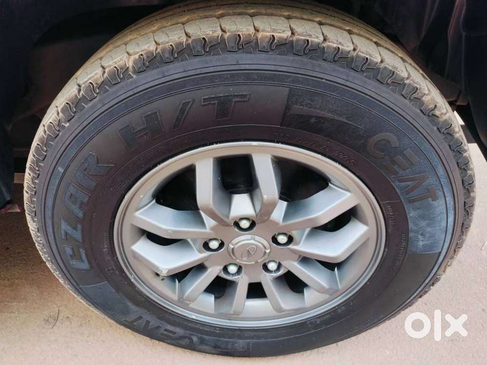 Mahindra Tuv 300 1.5 T10 (o) Amt, 2018, Diesel