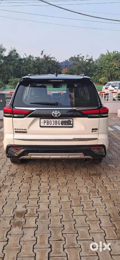 Toyota Innova Hycross 2025 Petrol Good Condition