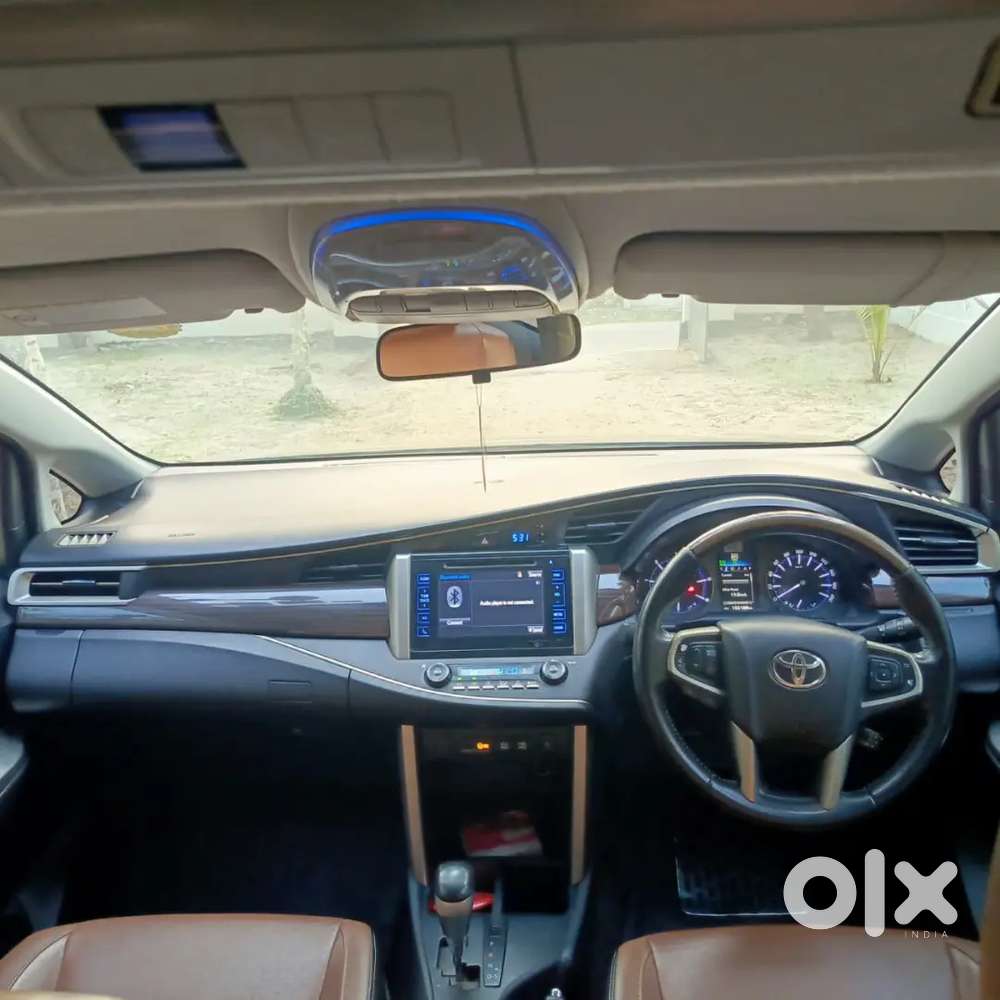 Toyota/innova Crysta