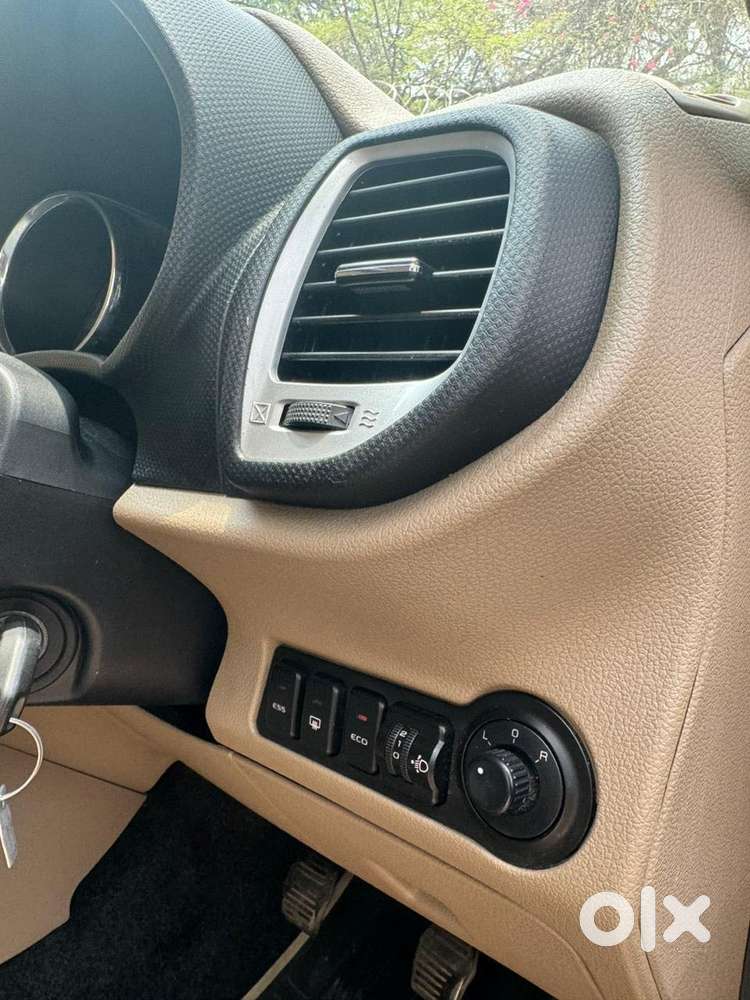 Mahindra Tuv 300 Mhawk100 T8 Dual Tone, 2018, Diesel
